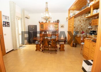Sala da pranzo - Villa Via Nino Bixio
 
294, Vittoria - photo 16