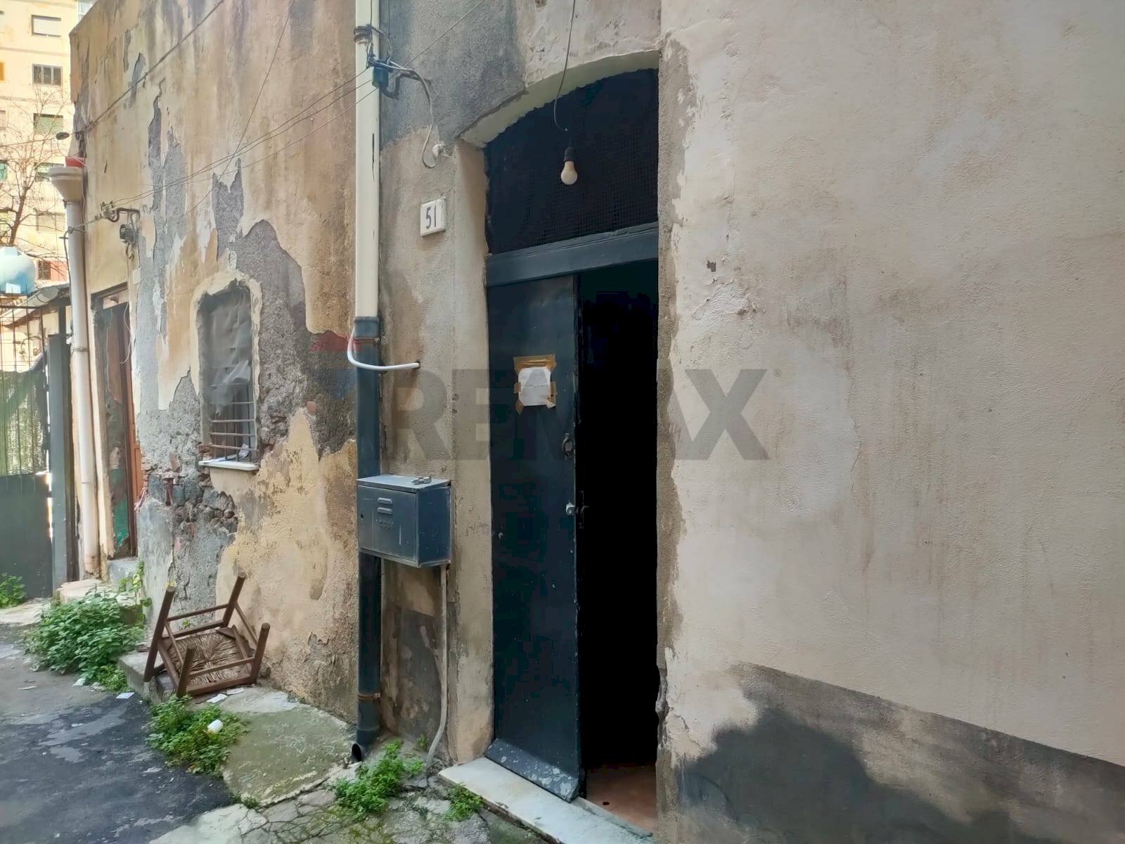 Edificio all\'aperto - Casa semi indipendente Via Orfanotrofio
51, Catania - foto 3