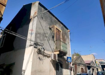 Edificio all\'aperto - Casa semi indipendente Via Orfanotrofio
51, Catania - foto 2