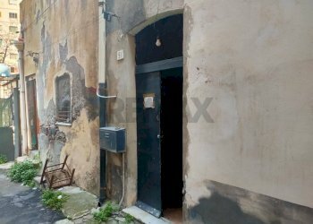 Edificio all\'aperto - Casa semi indipendente Via Orfanotrofio
51, Catania - foto 3