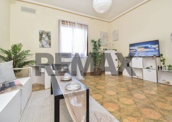 Soggiorno - Three-room apartment Via Sottotenente Cantone
 
12, Mascalucia - photo 2