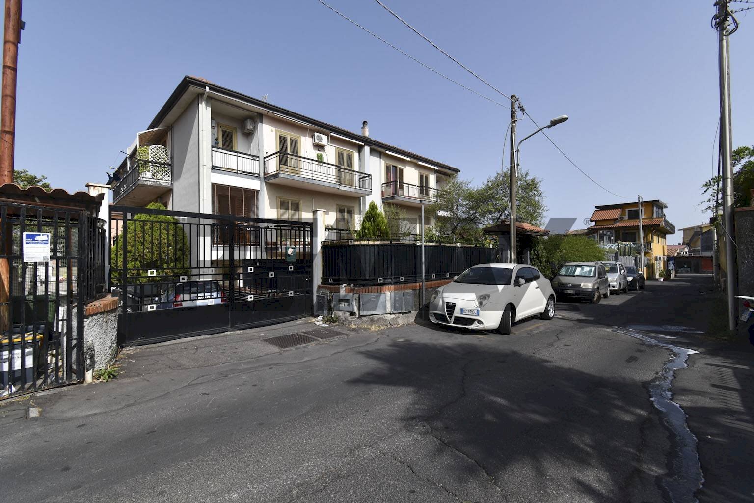 Edificio all\'aperto - Box Via Sottotenente Cantone
12, Mascalucia - foto 2