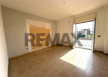 Stanza vuota - Quadrilocale Traversa etna
 
17, Casoria - foto 2