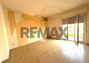 Stanza vuota - Quadrilocale Traversa etna
 
17, Casoria - foto 3