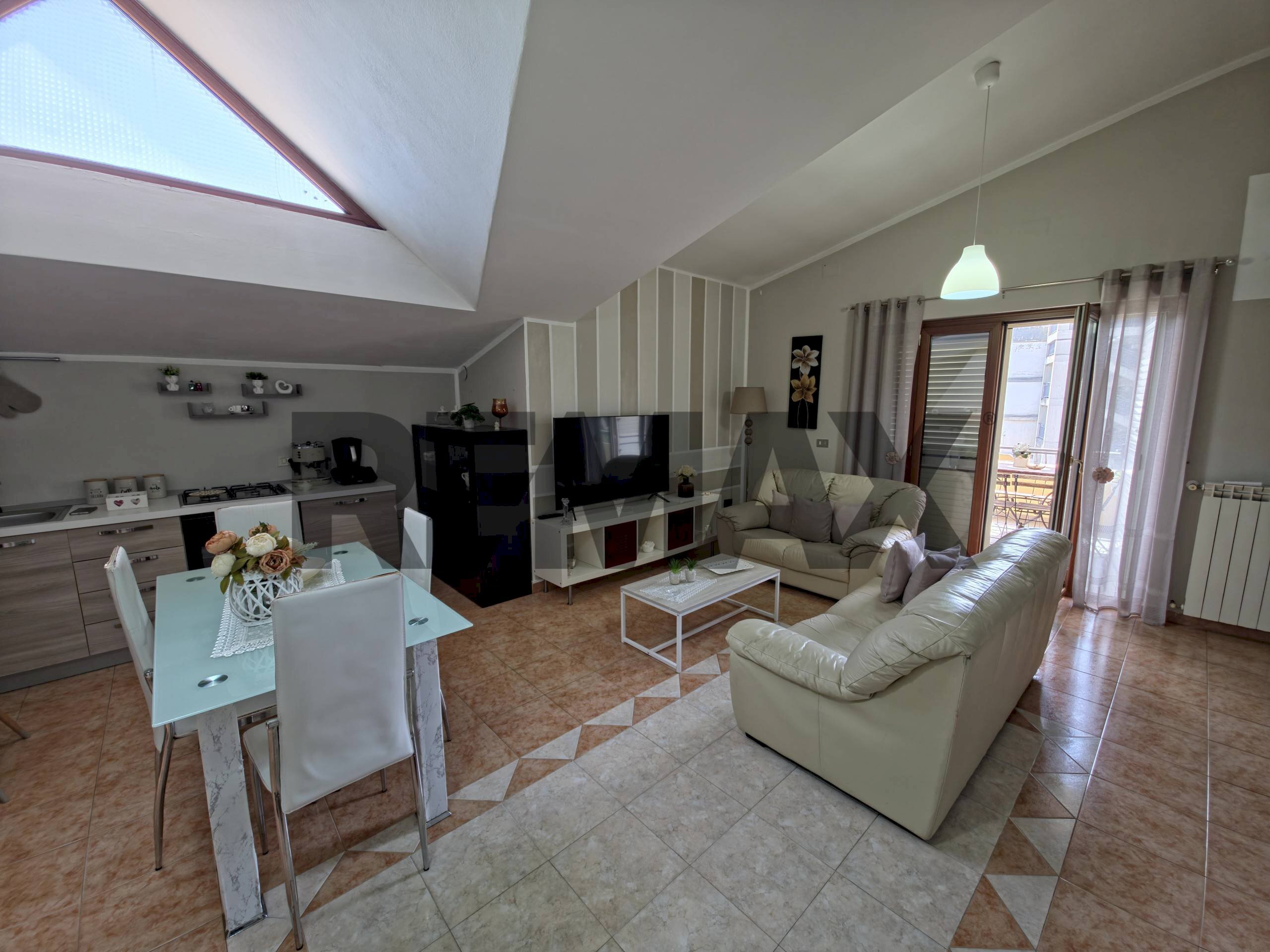 Sala da pranzo - Attic Cda Facicchio
 
39, San Marco Argentano - photo 1