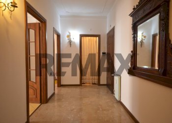 Hall / corridoio - Quadrilocale Piazza della Vittoria
 
24, Cairo Montenotte - foto 8