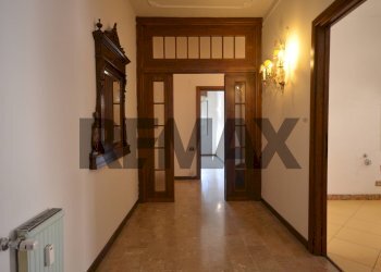 Hall / corridoio - Quadrilocale Piazza della Vittoria
 
24, Cairo Montenotte - foto 9