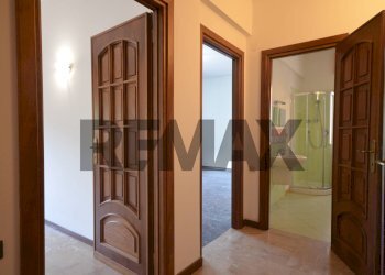 Hall / corridoio - Quadrilocale Piazza della Vittoria
 
24, Cairo Montenotte - foto 13