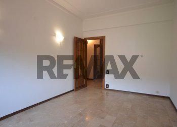 Stanza vuota - Quadrilocale Piazza della Vittoria
 
24, Cairo Montenotte - foto 25