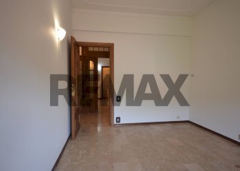 Stanza vuota - Quadrilocale Piazza della Vittoria
 
24, Cairo Montenotte - foto 27