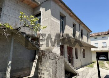Edificio all\'aperto - Casa indipendente via cesare battisti
 
26, Orsago - foto 5