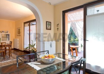 Sala da pranzo - Villa Strada della Madonnetta
 
74, Ancona - foto 1