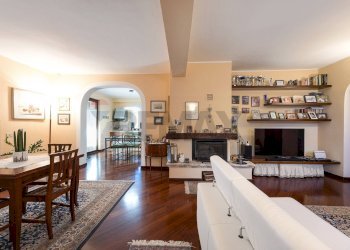 Sala da pranzo - Villa Strada della Madonnetta
 
74, Ancona - foto 5