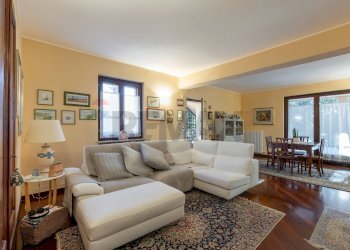 Sala da pranzo - Villa Strada della Madonnetta
 
74, Ancona - foto 18
