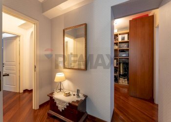 Hall / corridoio - Villa Strada della Madonnetta
 
74, Ancona - foto 24