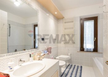 Bagno - Villa Strada della Madonnetta
 
74, Ancona - foto 13