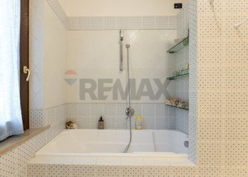 Bagno - Villa Strada della Madonnetta
 
74, Ancona - foto 14