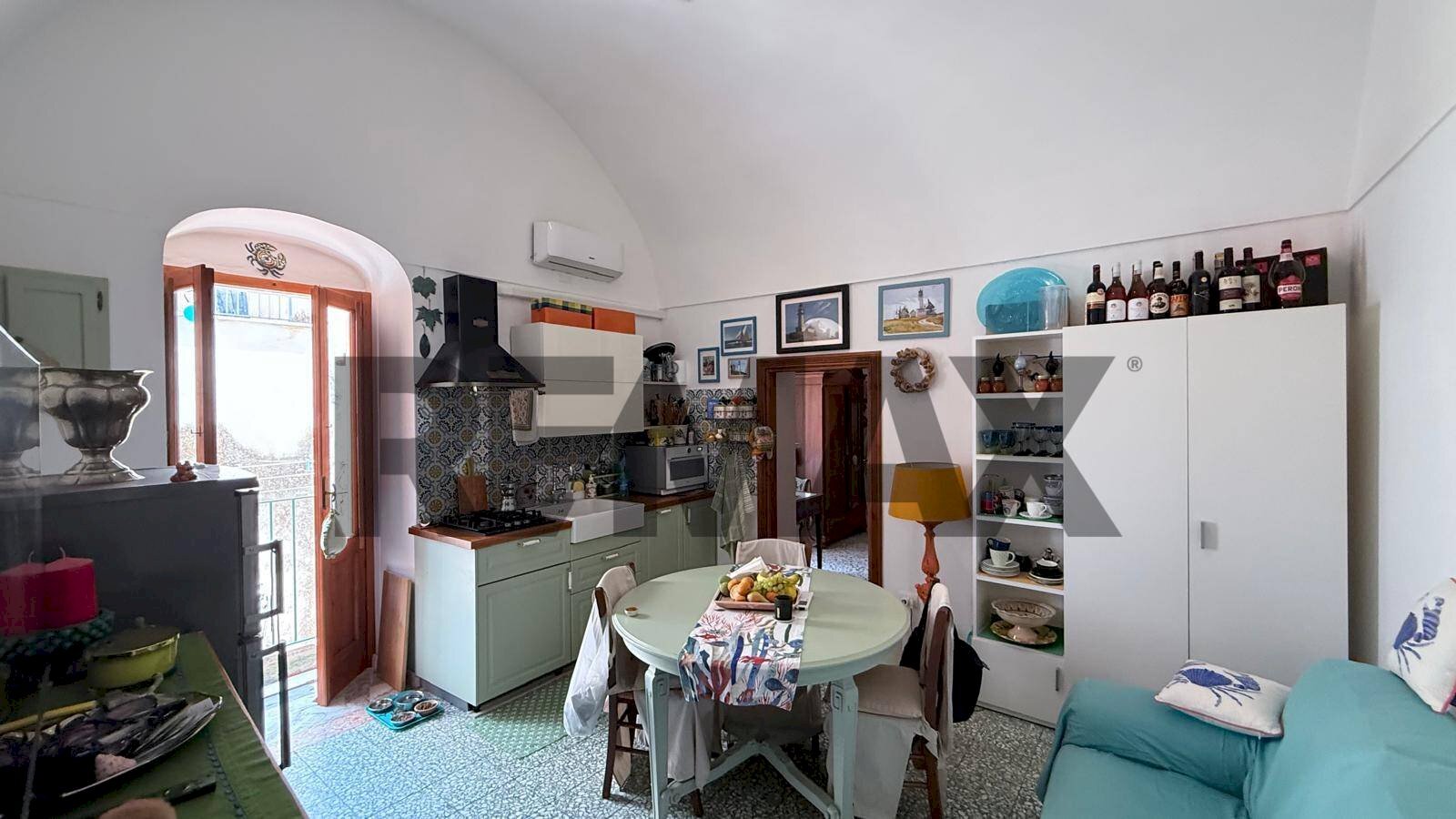 Sala da pranzo - Casa indipendente Via Fontana
71, Vieste - foto 2