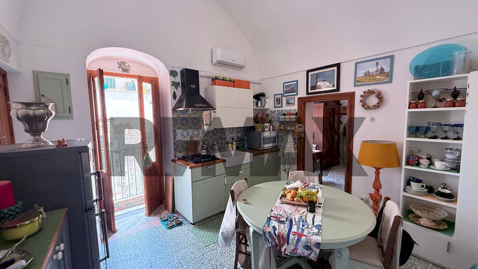 Cucina - Casa indipendente Via Fontana
71, Vieste - foto 3