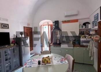 Cucina - Casa indipendente Via Fontana
 
71, Vieste - foto 8