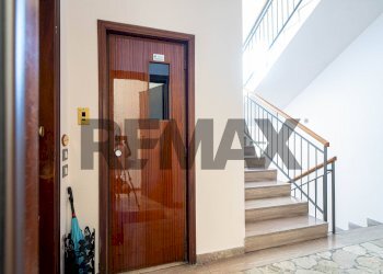 Scale - Two-room apartment borgo collegio maria luigia
 
9, Parma - photo 3