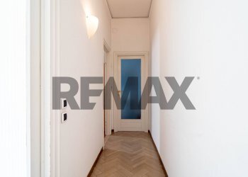 Hall / corridoio - Two-room apartment borgo collegio maria luigia
 
9, Parma - photo 6