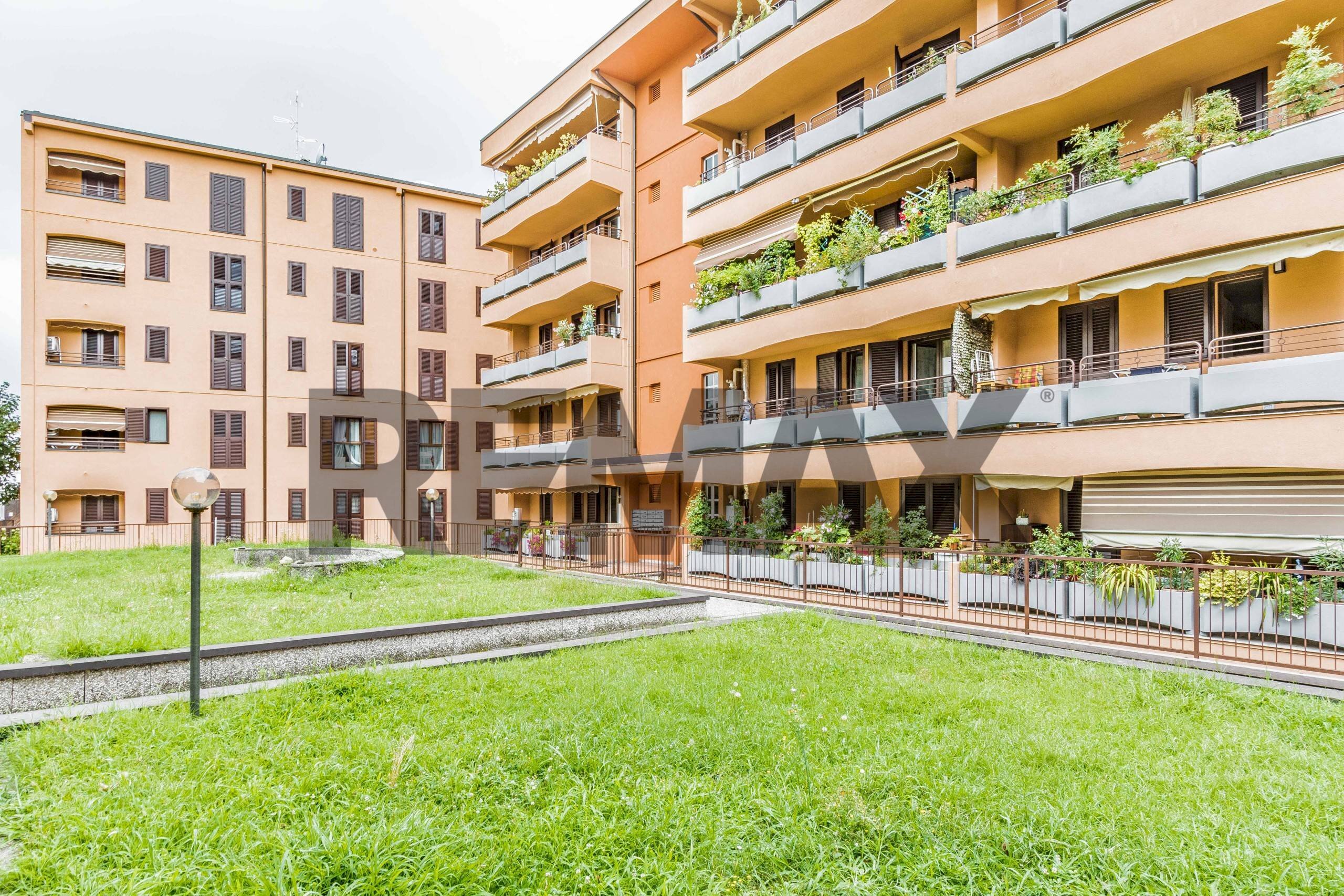 Edificio all\'aperto - Bilocale via Alfredo Di Dio
4, Olgiate Olona - foto 3
