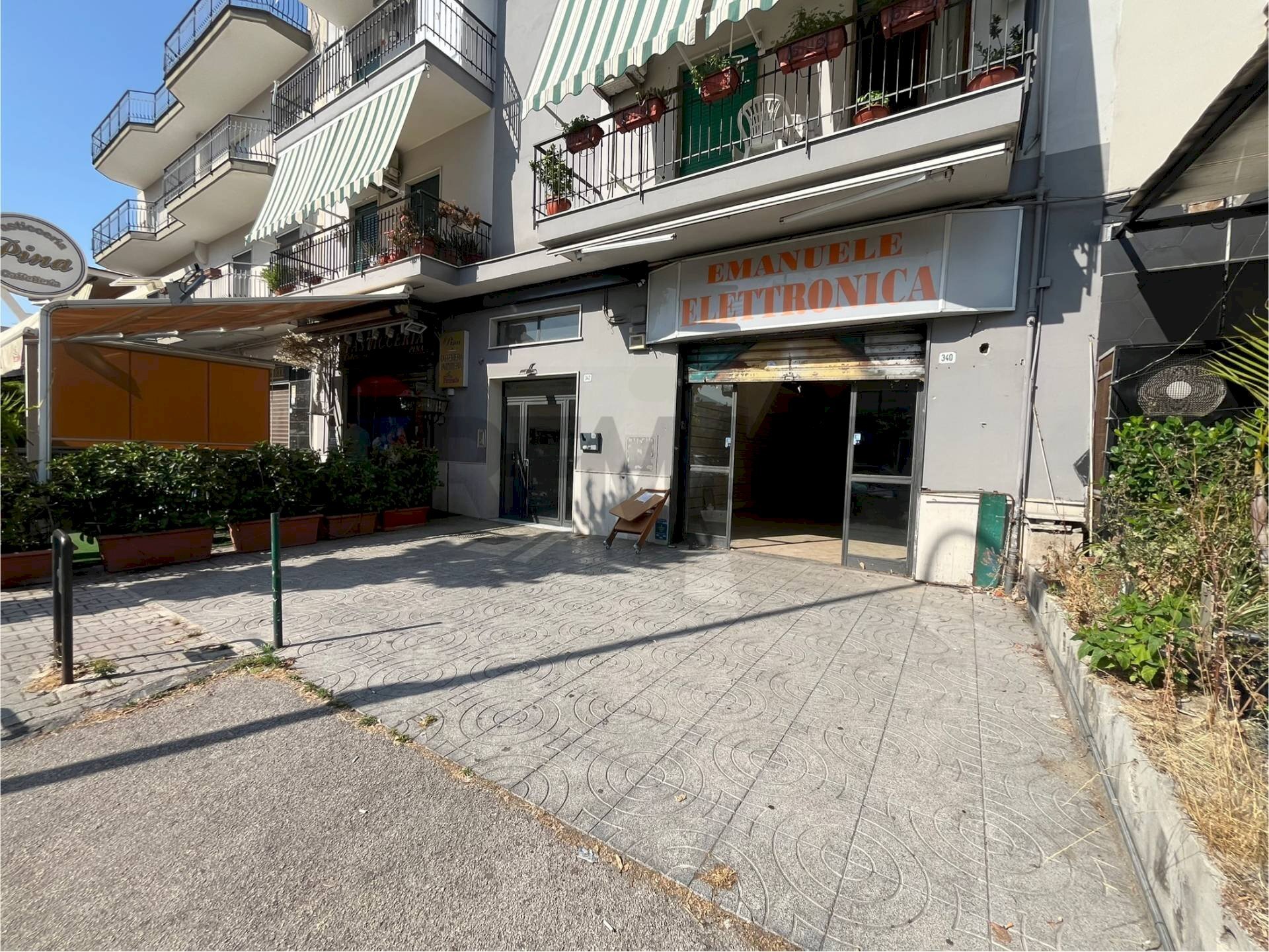 Edificio all\'aperto - Negozio via Bartolo Longo
 
340, Napoli - foto 1