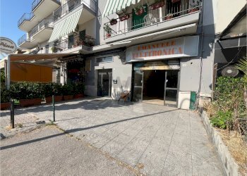 Edificio all\'aperto - Negozio via Bartolo Longo
340, Napoli - foto 1