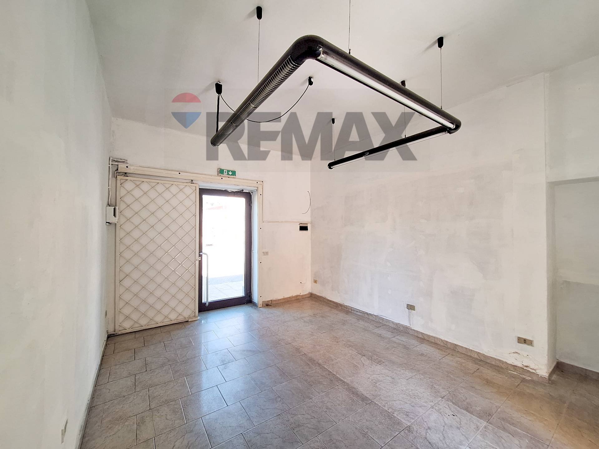 Stanza vuota - Commercial Premises VIA CADORNA
44, Fagnano Olona - photo 3