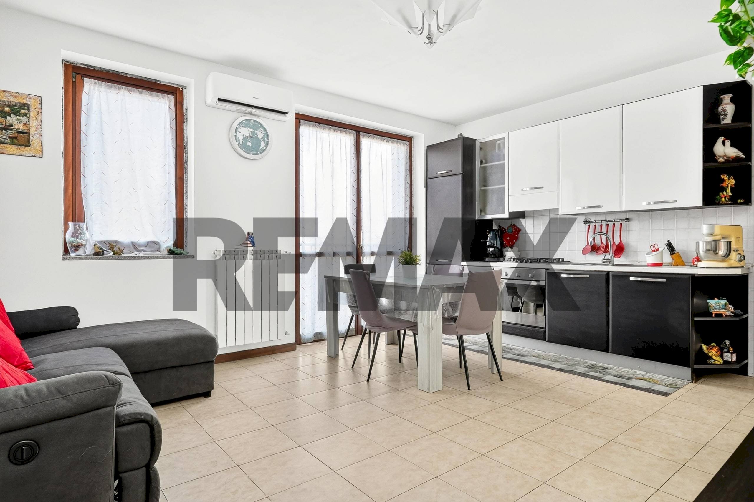 Sala da pranzo - Three-room apartment via aurelio dell'acqua
11, Uboldo - photo 2