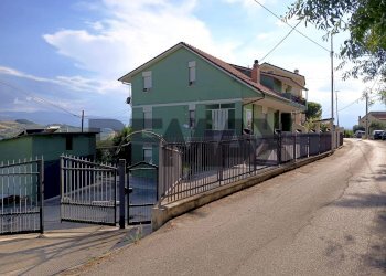 Casa all\'aperto - Trilocale Via Strada Vecchia
 
7, Chieti - foto 2