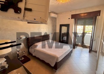 Camera / camera da letto - Four-room apartment Via Monti
16, Brindisi - photo 23