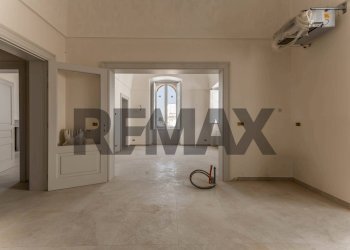 Stanza vuota - Stabile - Palazzo Piazza del Popolo
14, Alberobello - foto 8