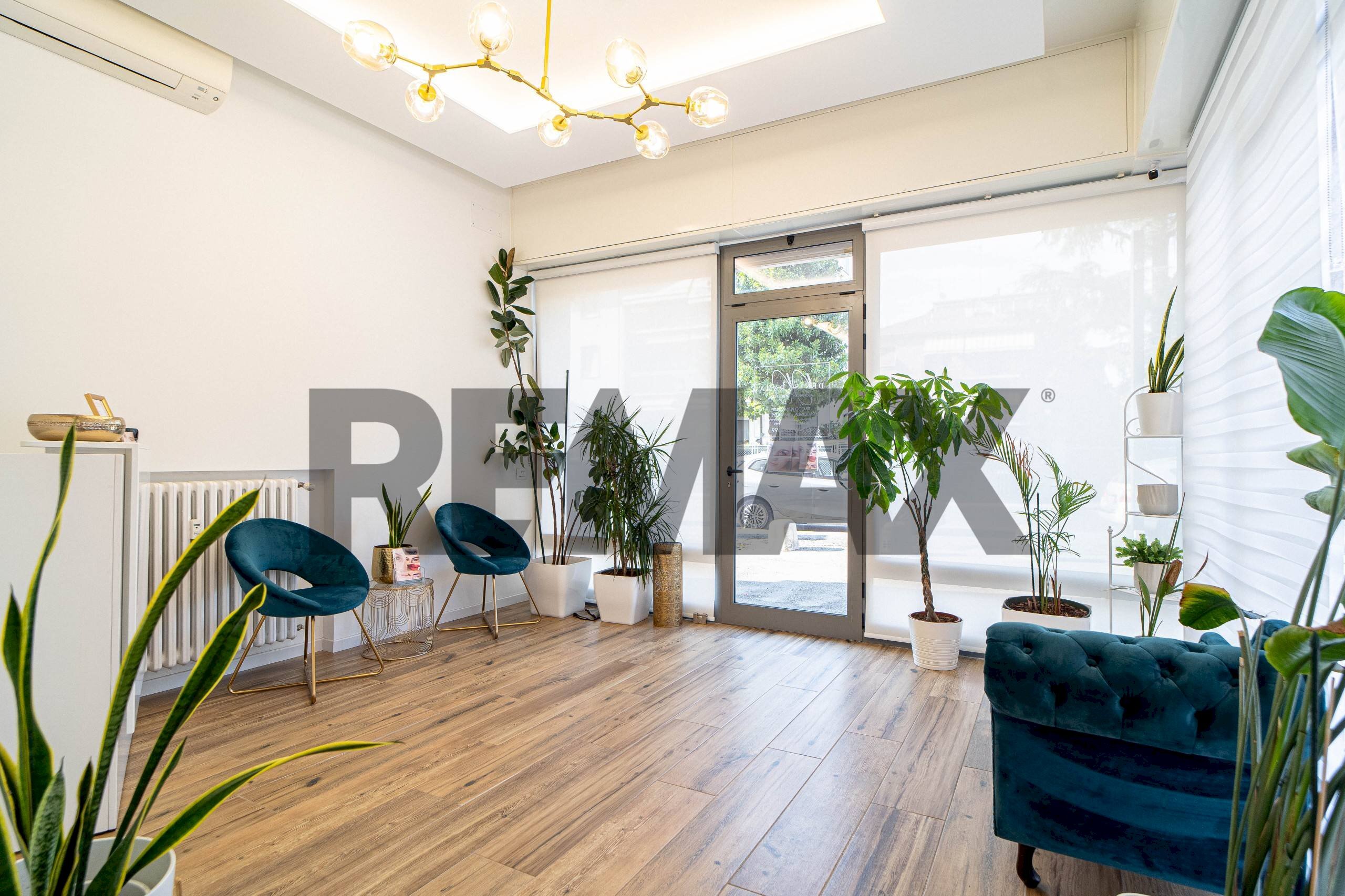 Ricezione / Lobby - Commercial Premises Via Volturno
 
18, Parma - photo 1