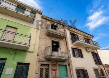 Edificio all\'aperto - Semi-detached house Nardone
 
8, Cupello - photo 1
