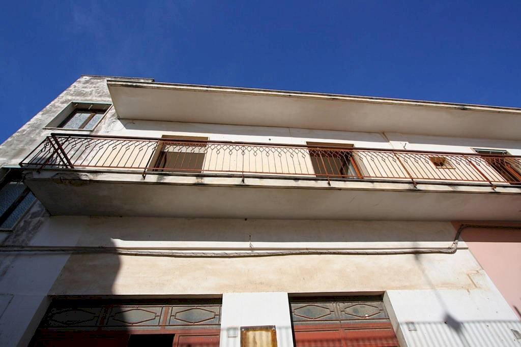 Facciata - Casa indipendente via Carlo De Cristoforis, Casarano - foto 1