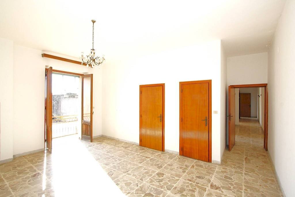 Camera da letto - Casa indipendente via Carlo De Cristoforis, Casarano - foto 2
