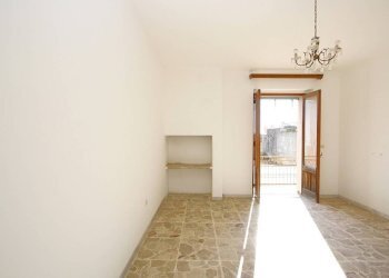 Camera da letto - Casa indipendente via Carlo De Cristoforis, Casarano - foto 4