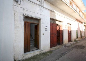 Facciata - Casa indipendente via Carlo De Cristoforis, Casarano - foto 5