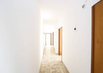 Corridoio - Casa indipendente via Carlo De Cristoforis, Casarano - foto 8