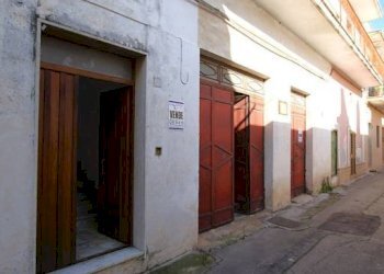 Facciata - Casa indipendente via Carlo De Cristoforis, Casarano - foto 50