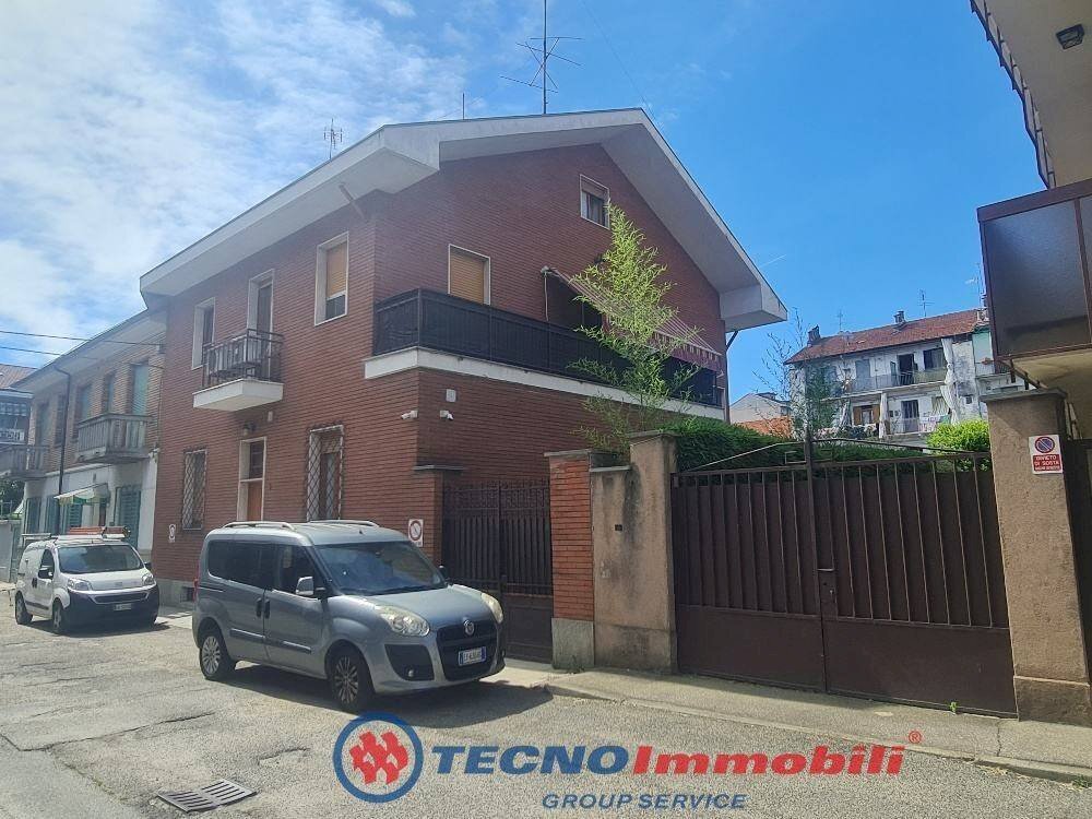 Facciata - Casa indipendente via Giosuè Borsi, Torino (zona Madonna Campagna) - foto 1
