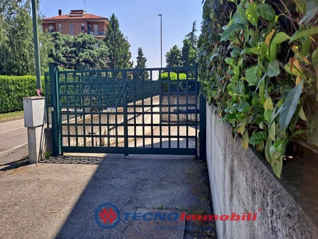 Cortile interno - Garage - Autosilos - Parking via Brofferio, Chieri - photo 2