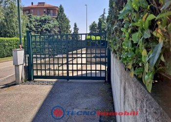 Cortile interno - Garage - Autosilos - Parking via Brofferio, Chieri - photo 2