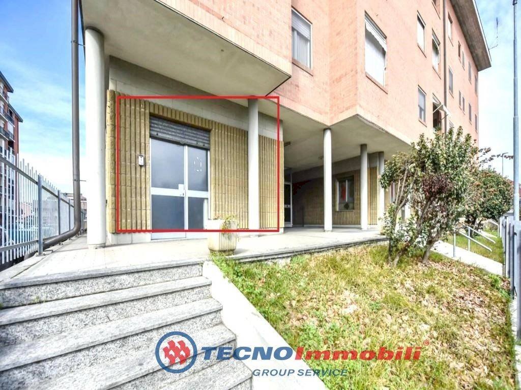 Facciata - Negozio via Volturno, Settimo Torinese - foto 1
