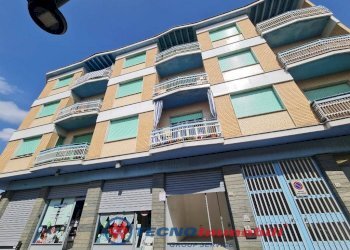 Facciata - Negozio via Guibert, Caselle Torinese - foto 1