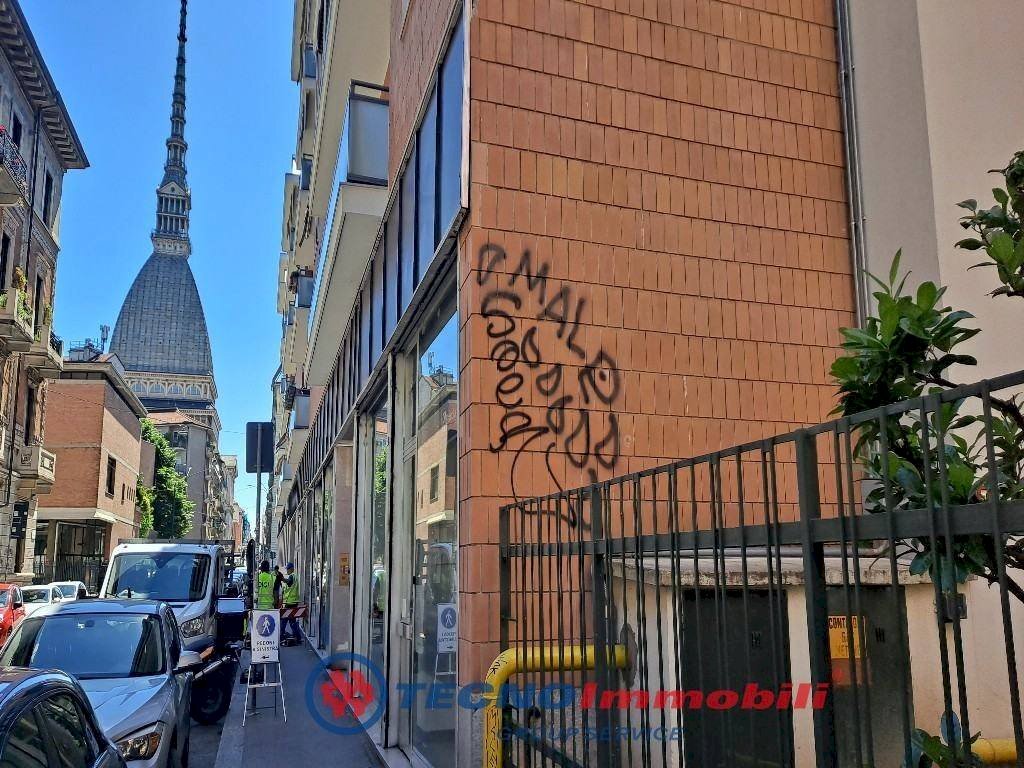 Zona - Shop via Montebello, Torino (neighborhood Vanchiglia) - photo 1