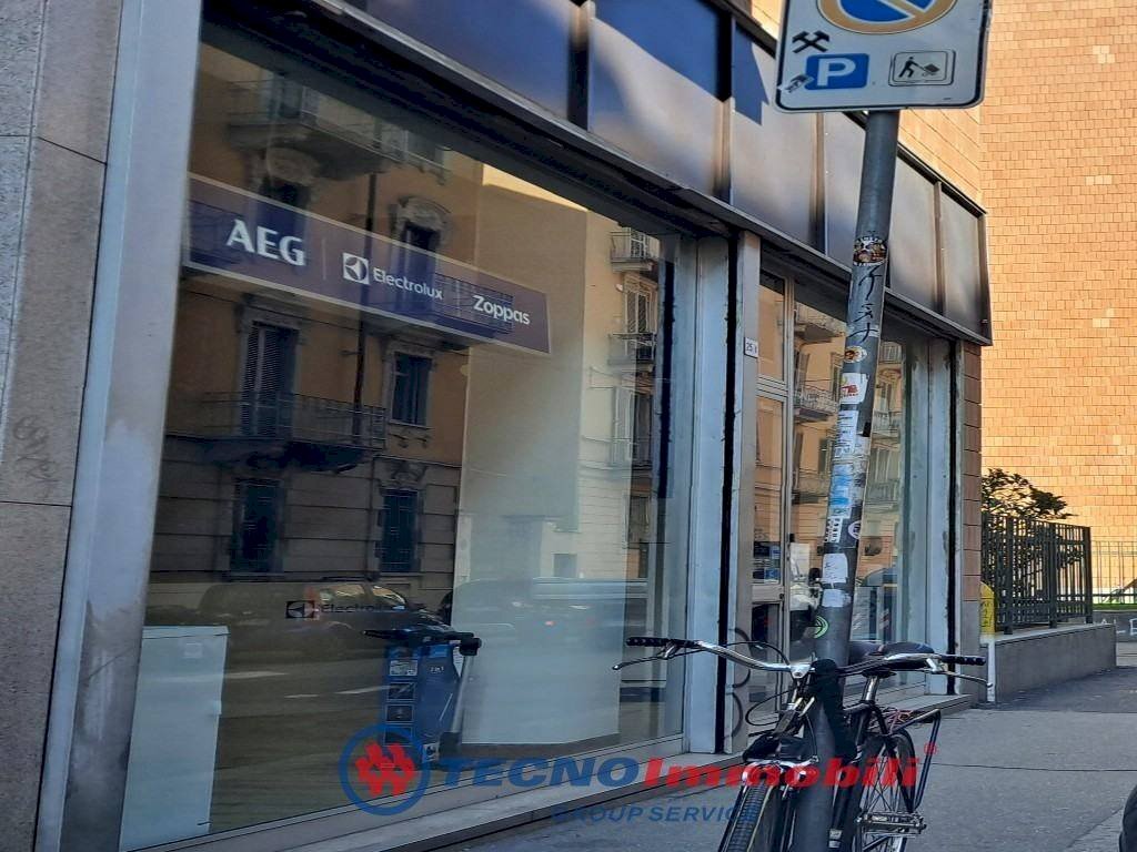 Facciata - Shop via Montebello, Torino (neighborhood Vanchiglia) - photo 2