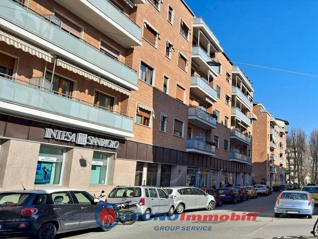 Facciata - Shop via Montebello, Torino (neighborhood Vanchiglia) - photo 3